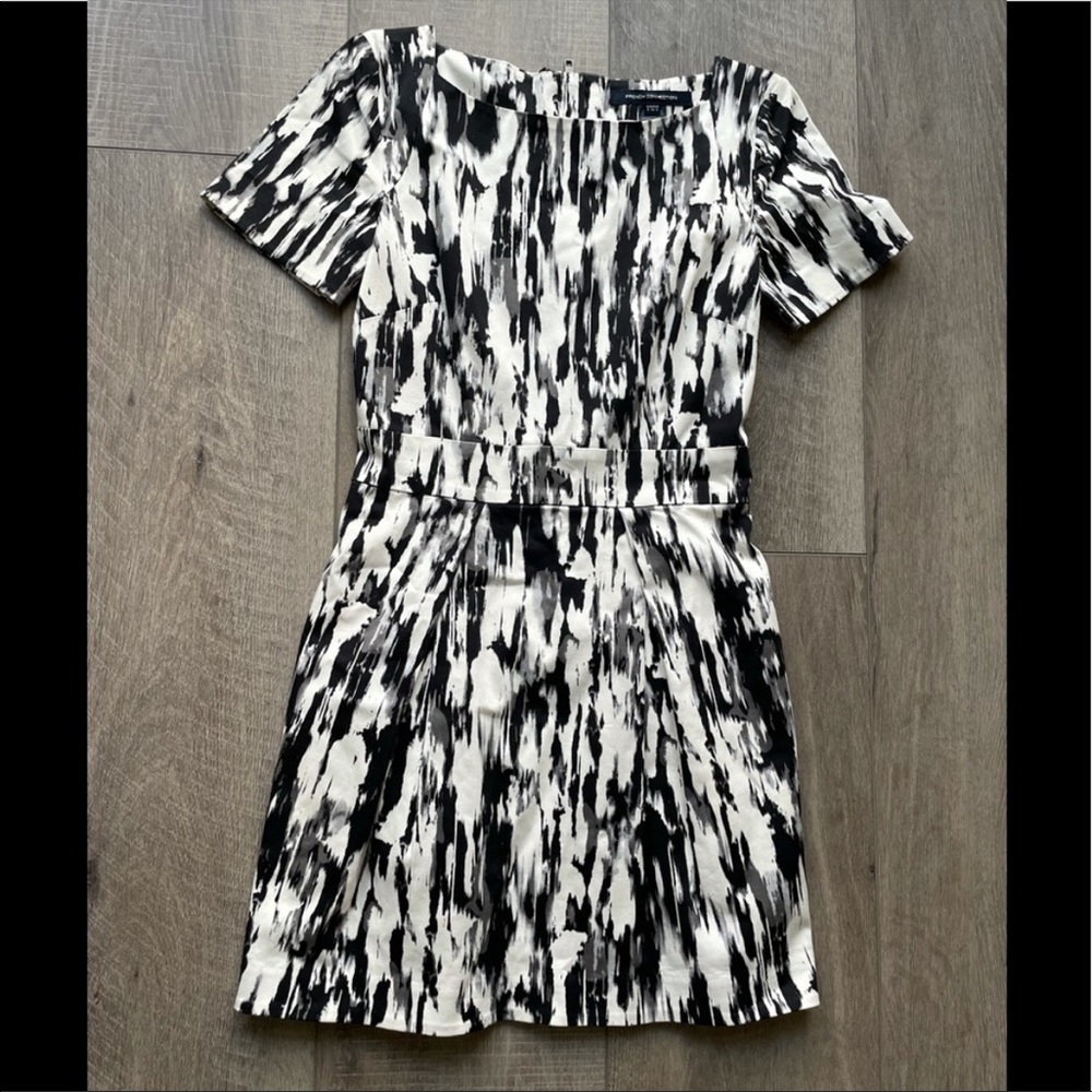 French Connection Record Ripple Short Sleeve Dress Size 4